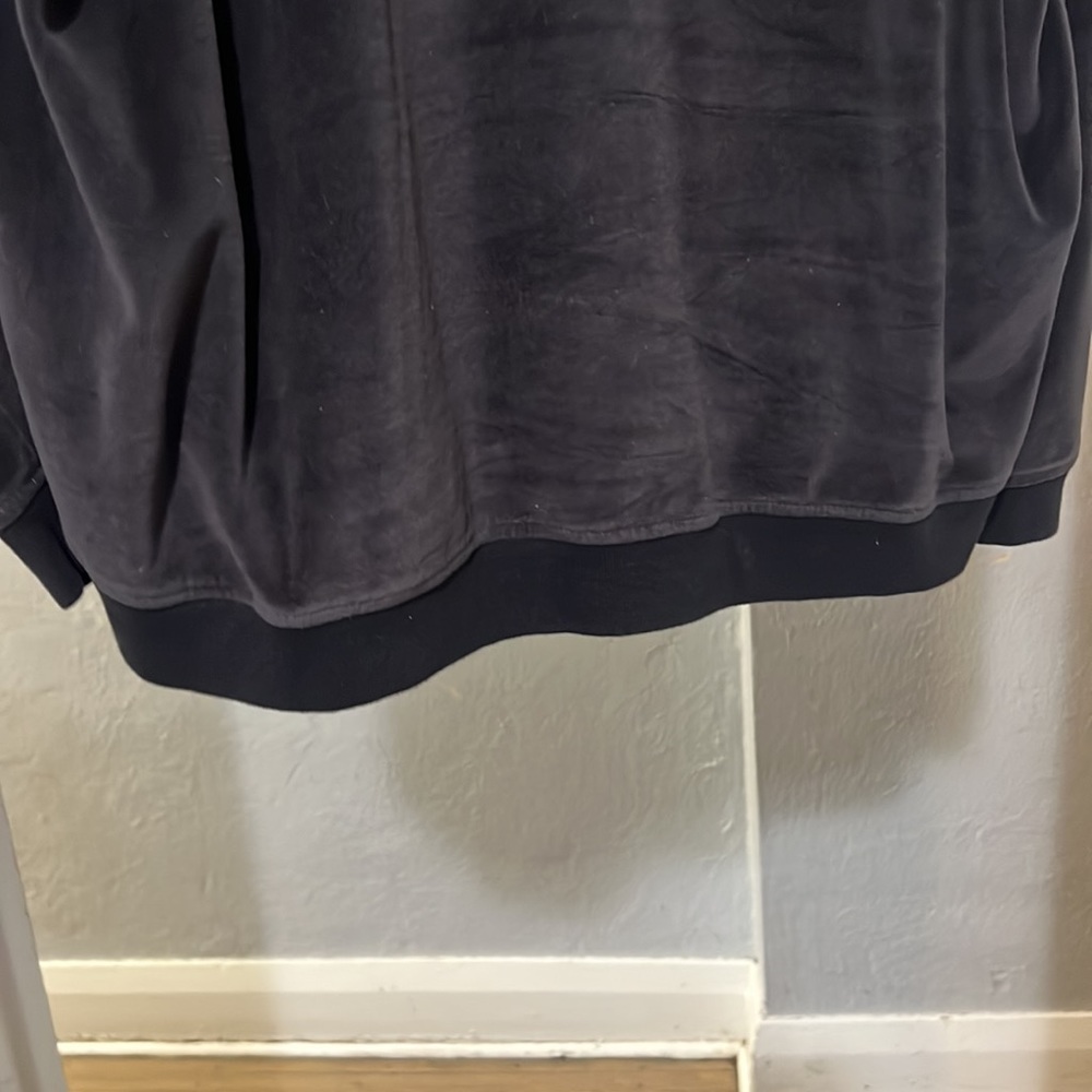 Sweater - Picture 4 of 4